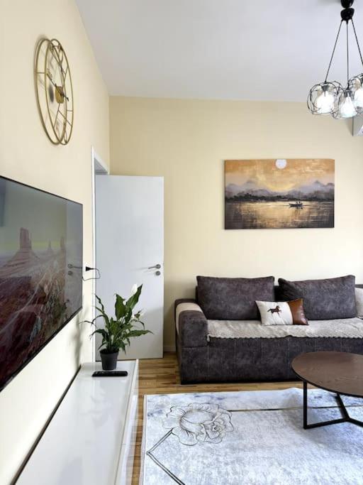 Sol Apartments - 2 Bedrooms Shkodër Extérieur photo